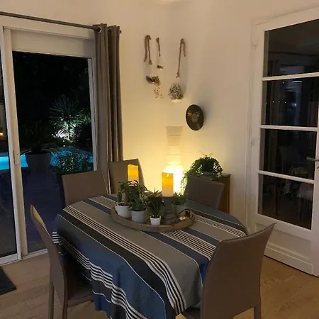 בית נופש Fantastic House With Pool