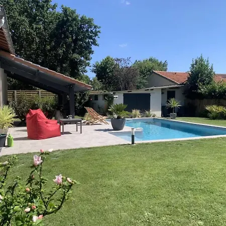 בית נופש Fantastic House With Pool