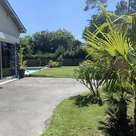 Fantastic House With Pool בית נופש *
