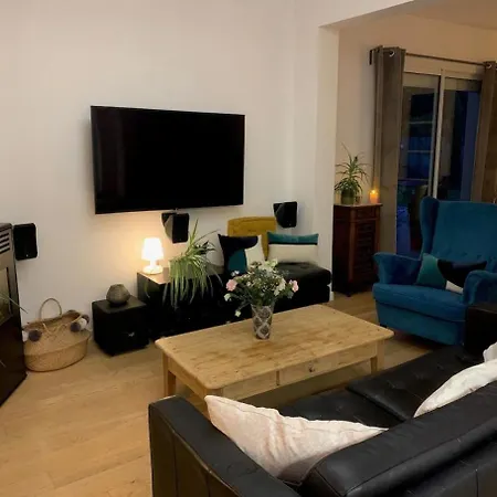 בית נופש Fantastic House With Pool